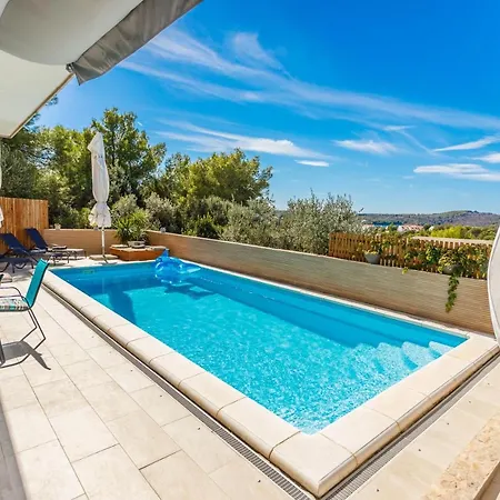 Nono Jure,private Pool & Sauna Apartment